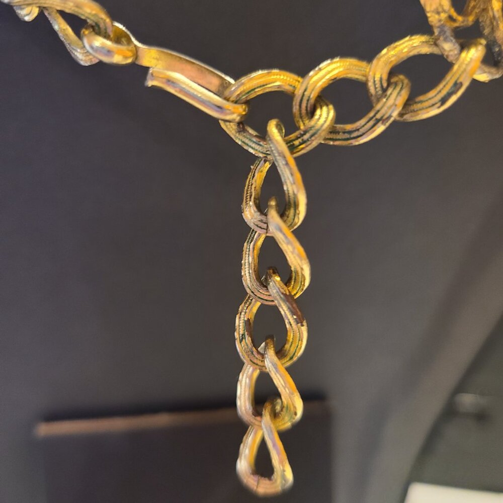 Vintage gold-tone bold medallion statement necklace - Picture 7 of 11